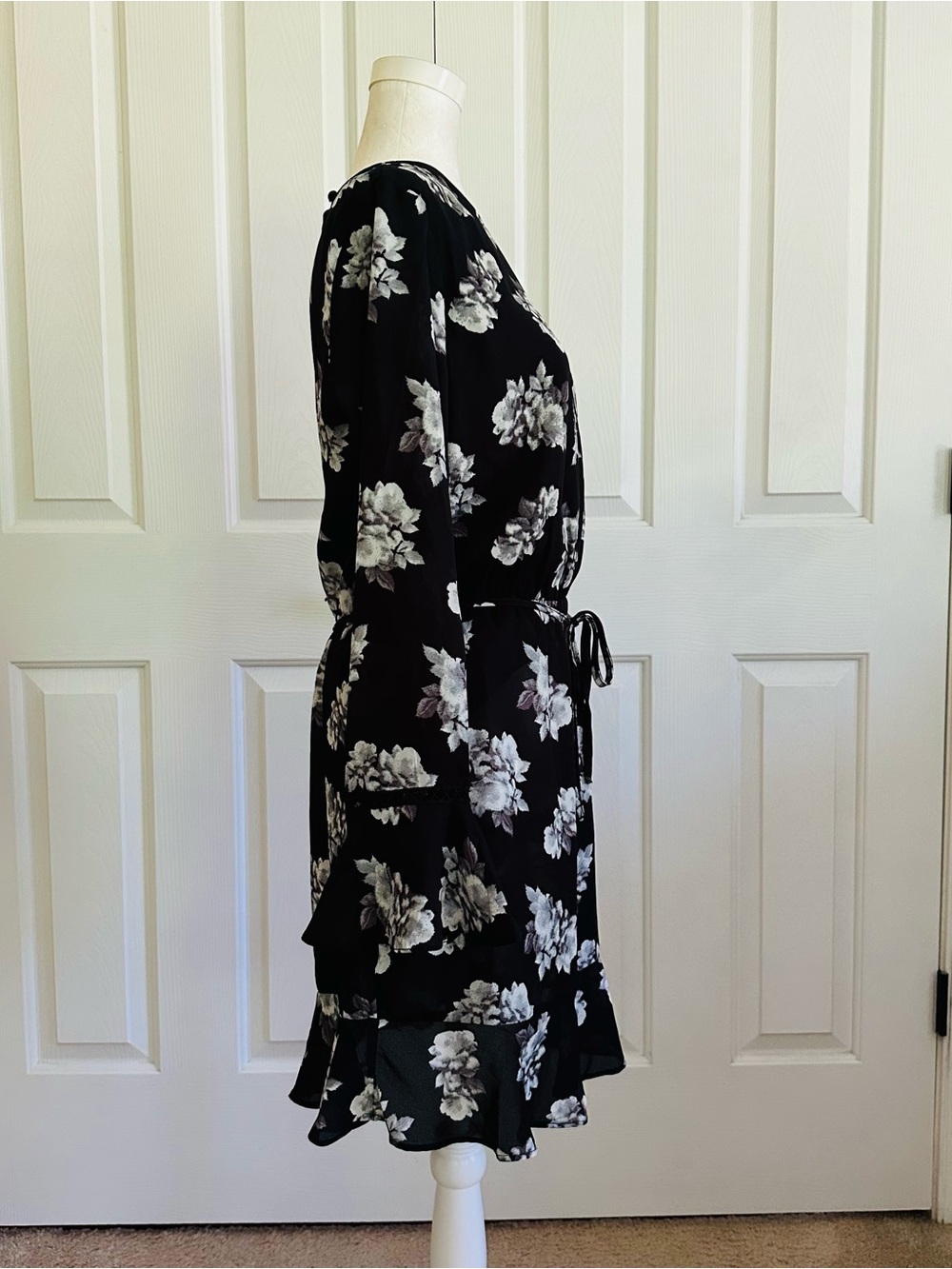 Lumiere Dress Black Gray Floral Tie-Detail Ruffled Long Sleeve Dress Small NEW - Picture 9 of 15